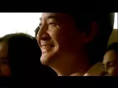 Asiatisk jente i svart skinn threesome