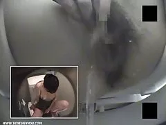 Blonde fucks babe ass med en leketøy før stud knuller dem